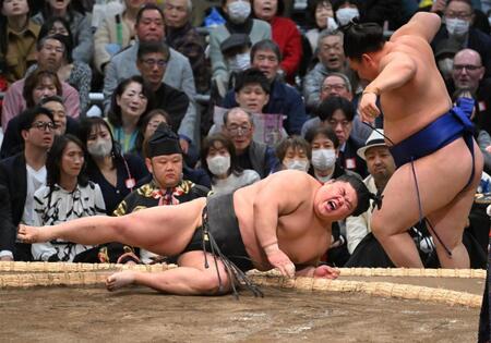 欧勝馬（右）に敗れる伯乃富士（８日）