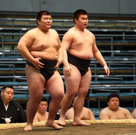 前相撲で跳乃山（左）を破った中沢（撮影・中田匡峻）