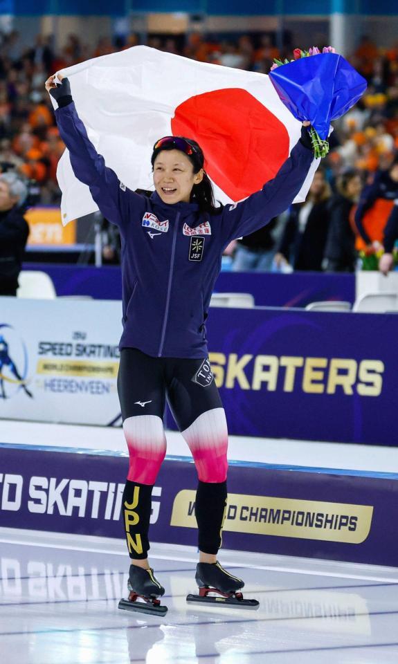 　スピードスケート世界選手権の女子オールラウンド部門で総合３位になった高木美帆＝８日、オランダ・ヘーレンフェイン（共同）