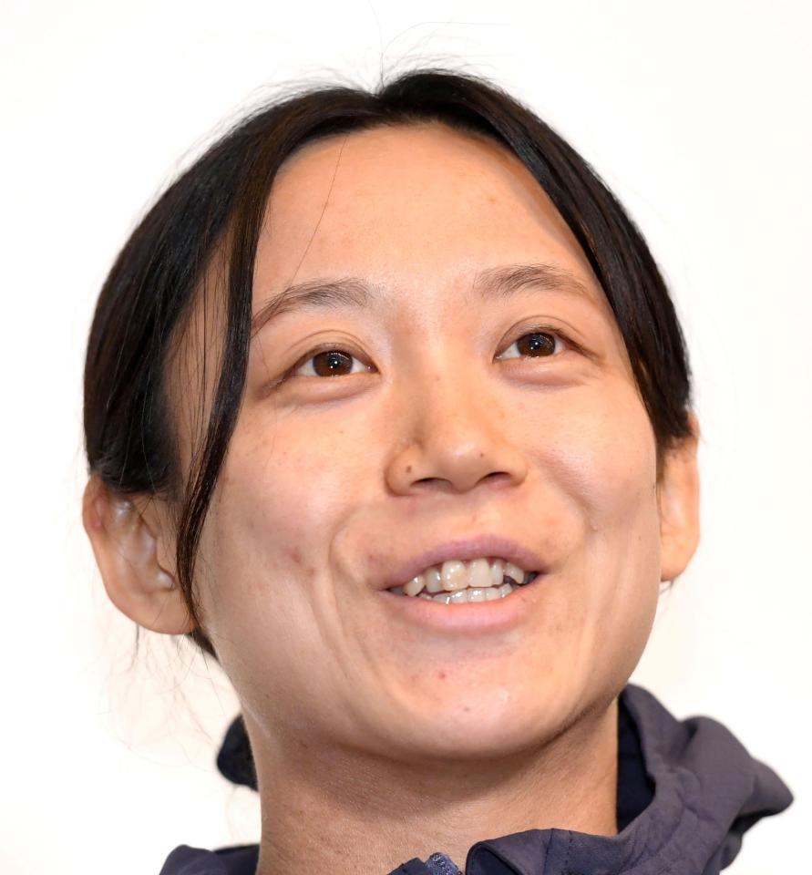 晴れ晴れとした表情で現在の心境を語る高木美帆（撮影・佐藤厚）