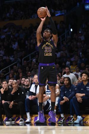 　ティンバーウルブズ戦でシュートを放つレーカーズの八村塁＝ロサンゼルス（ＮＢＡＥ・ゲッティ＝共同）