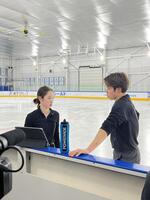 世界選手権に向け練習を公開した長岡柚奈（左）と森口澄士ペア