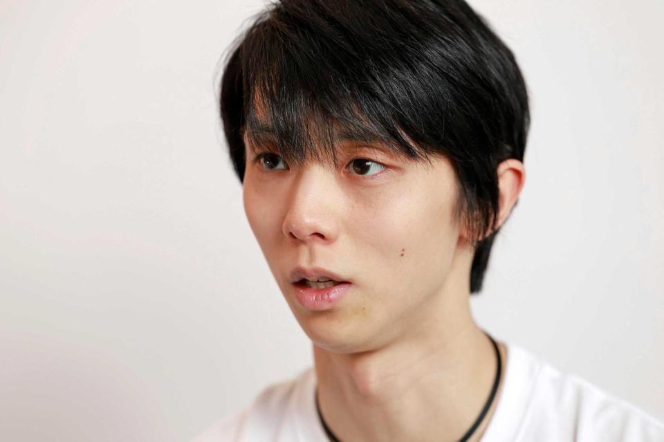 　インタビューに応じる羽生結弦さん