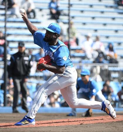 楽天打線に立ち向かうラオ（撮影・佐藤厚）