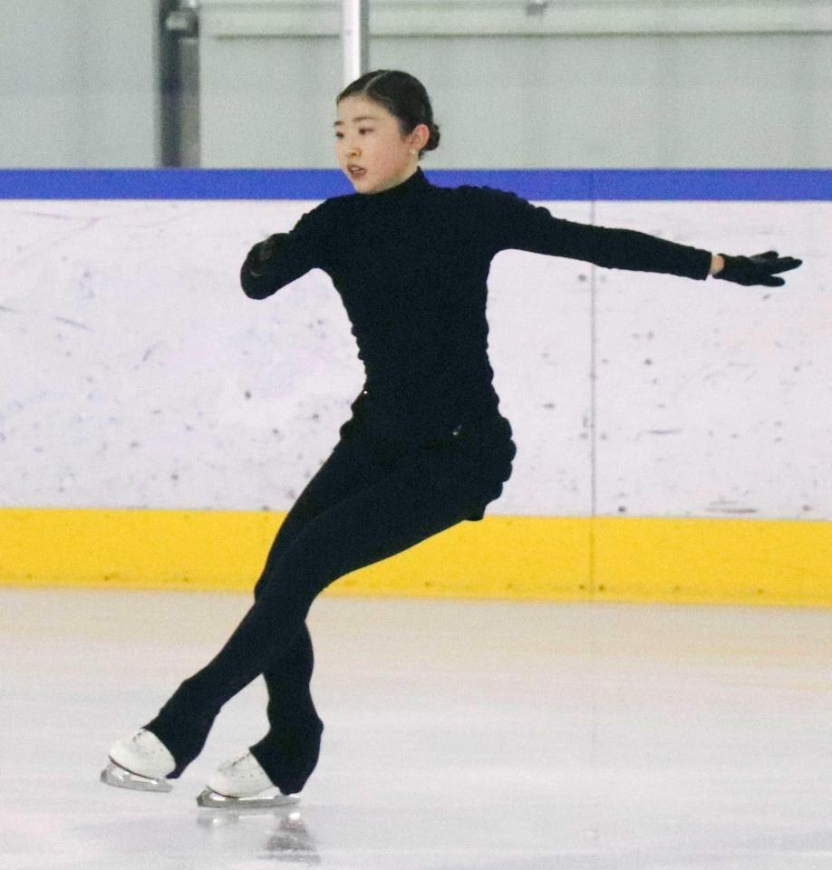 　練習を公開したフィギュアスケート女子の千葉百音