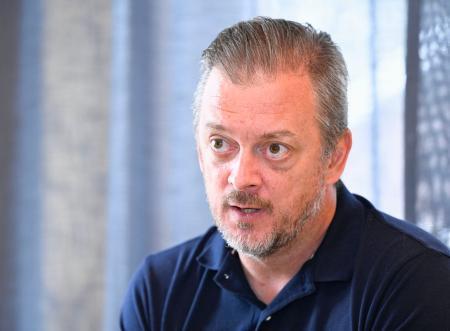 　インタビューに答えるＩＰＣのアンドルー・パーソンズ会長（共同）