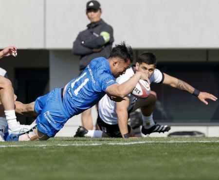 　埼玉-ＢＲ東京　前半、トライを決める埼玉・長田（１１）＝熊谷ラグビー場
