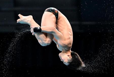 男子高飛び込みで優勝した玉井陸斗