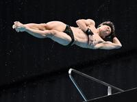 男子高飛び込み決勝　優勝した玉井陸斗の演技