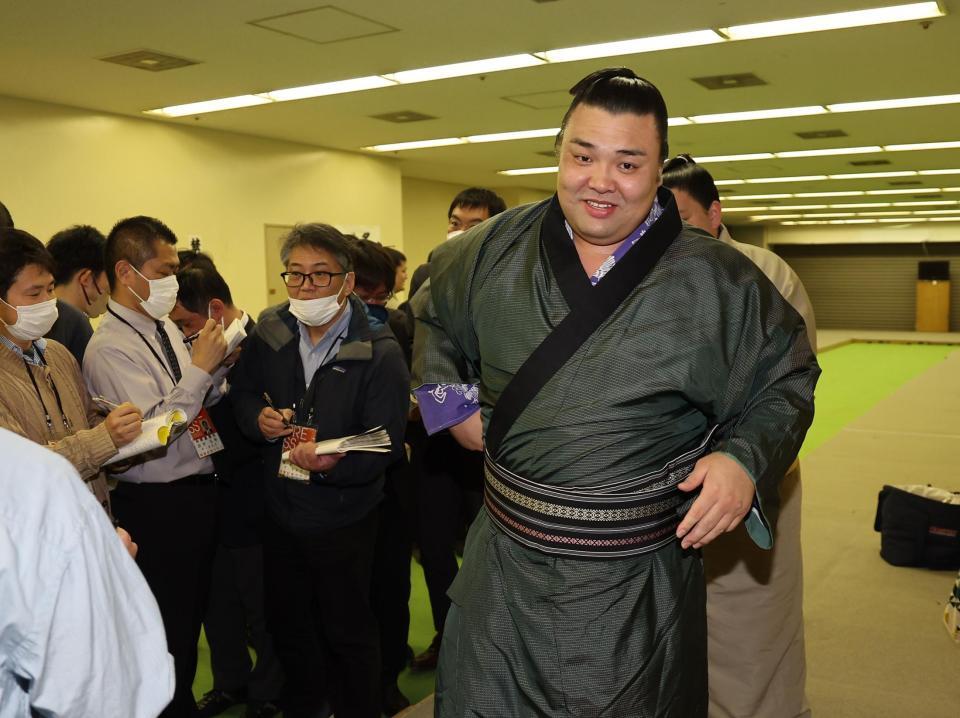 笑顔で引き揚げる霧島