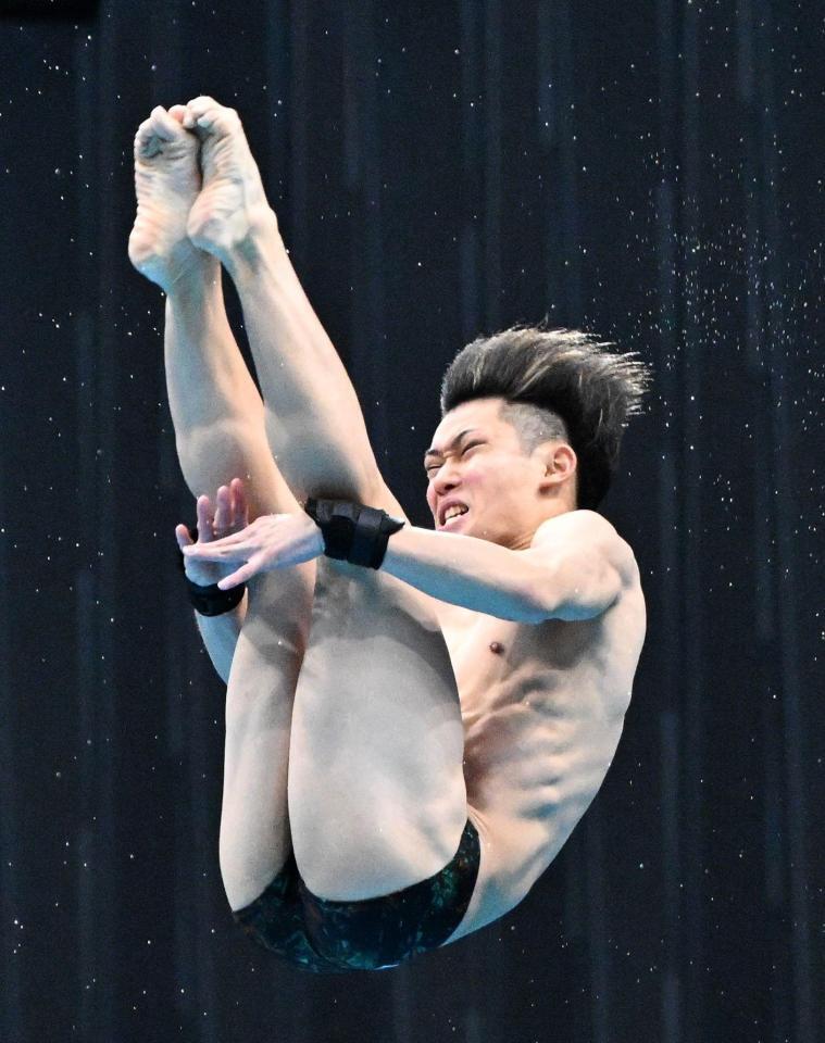 男子高飛び込みで優勝した玉井陸斗