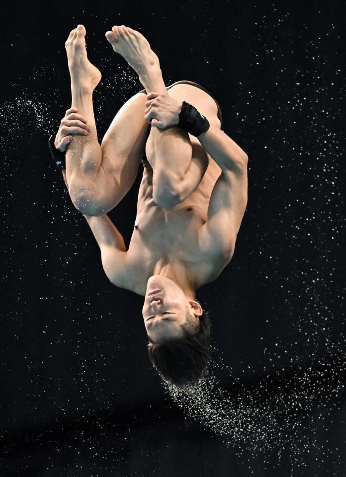 男子高飛び込み決勝　優勝した玉井陸斗の演技