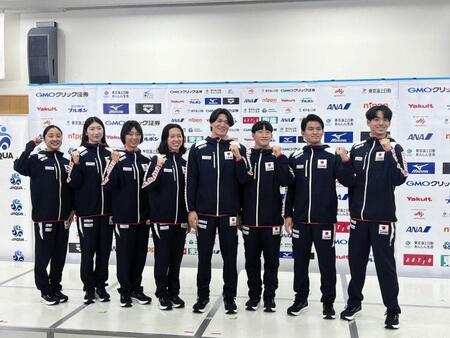 会見に出席した（左から）成田、池江、鈴木、梶本、松下、大橋、田渕、村佐