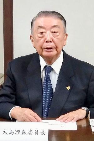 　横綱審議委員会後に記者会見する大島理森委員長＝２３日、東京・両国国技館