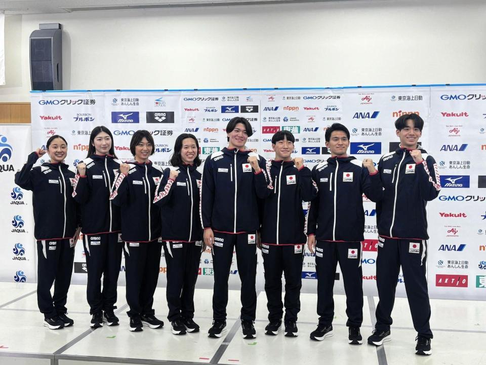 会見に出席した（左から）成田、池江、鈴木、梶本、松下、大橋、田渕、村佐