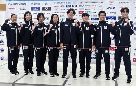 　会見に出席した（左から）成田、池江、鈴木、梶本、松下、大橋、田渕、村佐