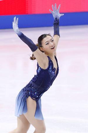 　女子ＳＰ　演技する坂本花織＝プラハ（共同）