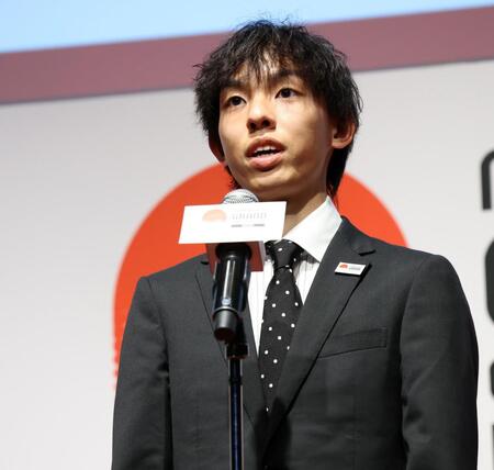 ＭＧＣシリーズ２０２５-２６アワード受賞式でスピーチする黒田朝日（撮影・伊藤笙子）