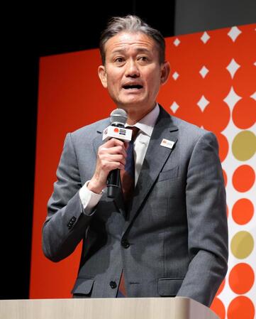 アジア大会マラソン日本代表の選考について語る日本陸連・高岡寿成シニアディレクター（撮影・伊藤笙子）