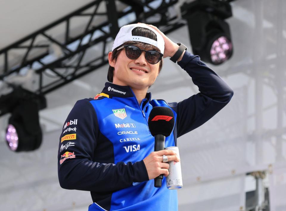 トークショーに登場したレッドブルの角田裕毅＝鈴鹿サーキット（撮影・神子素慎一）