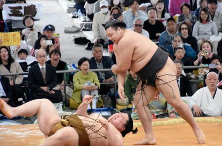 大関復帰の霧島「懐かしい」　伊勢神宮で春巡業開始