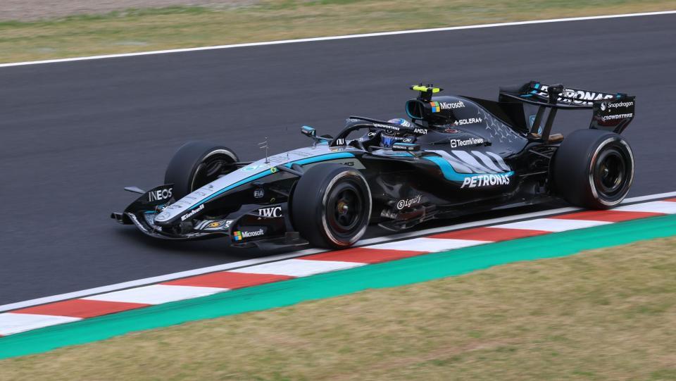 Ｓ字を抜けるメルセデスのアンドレア・キミ・アントネッリ（撮影・神子素慎一）