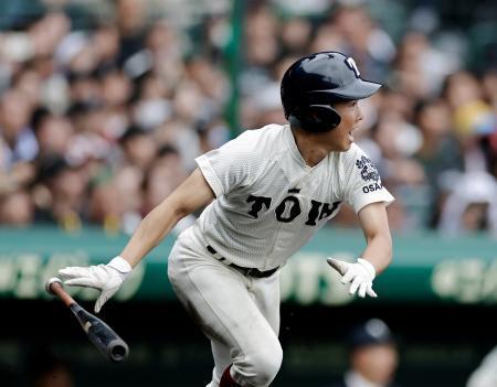 　智弁学園-大阪桐蔭　７回表大阪桐蔭２死二、三塁、黒川が左前に２点打を放つ＝甲子園