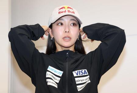 帰国した高梨沙羅（撮影・金田祐二）