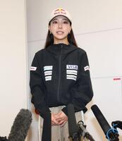 帰国し取材に応じる高梨沙羅（撮影・金田祐二）