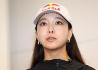 帰国し取材に応じる高梨沙羅（撮影・金田祐二）