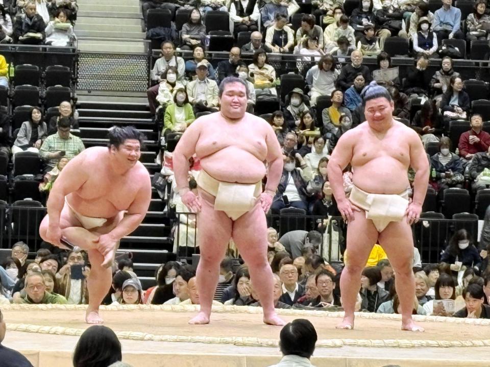 観客からの質問に答える宇良（左）