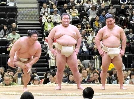 　観客からの質問に答える宇良（左）ら