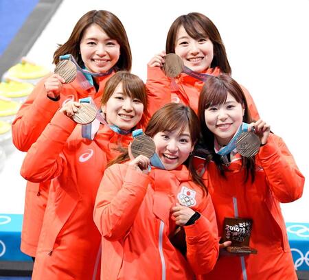 　平昌五輪で銅メダル（中央）＝２０１８年（共同）