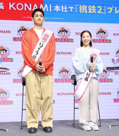 ＫＯＮＡＭＩ「桃太郎電鉄２」のイベントに登場した三浦璃来（右）、木原龍一組（撮影・伊藤笙子）