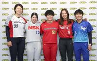 ニトリＪＤ．ＬＥＡＧＵＥ開幕をＰＲする（左から）ＳＨＩＯＮＯＧＩ・三輪さくら、日本精工・弓納持あみ、太陽誘電・上林藍子、ＮＥＣプラットフォームズ・辻野こころ、ＳＧホールディングス・川原千賢（撮影・棚橋慶太）
