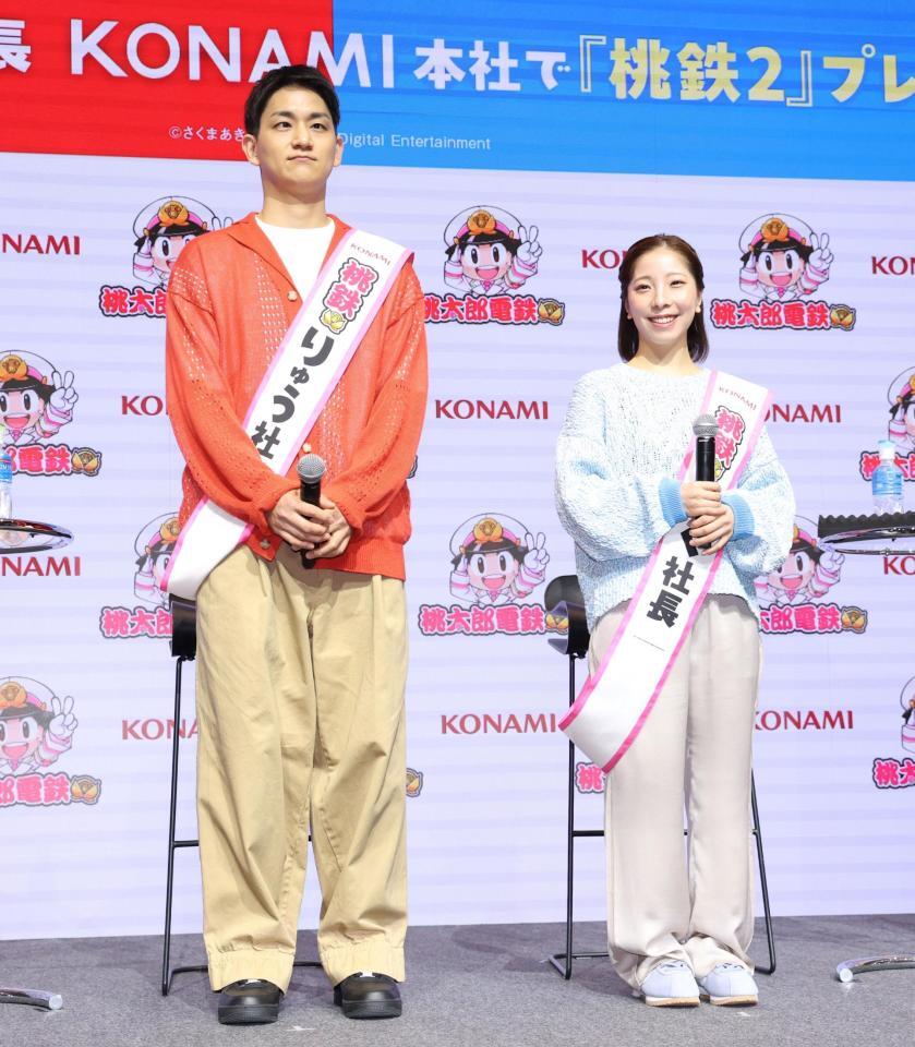 ＫＯＮＡＭＩ「桃太郎電鉄２」のイベントに登場した三浦璃来（右）、木原龍一組（撮影・伊藤笙子）