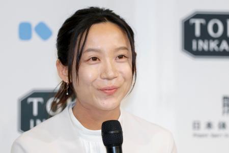 　記者会見で現役引退を表明したスピードスケート女子の高木美帆＝６日、東京都中央区