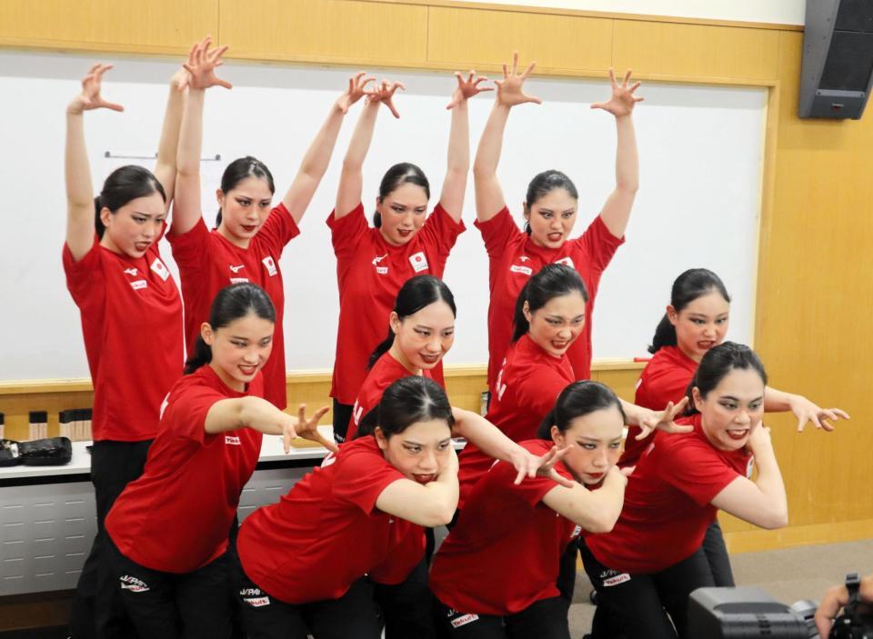 決めポーズをするＡＳ日本代表