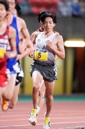　男子５０００メートル（タイムレース）で３６位だった三浦龍司＝えがお健康スタジアム