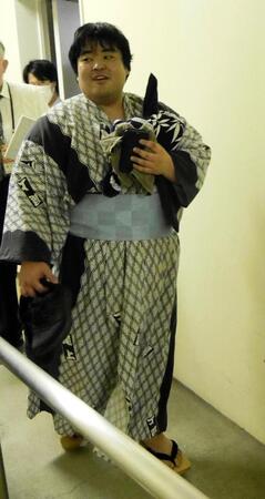 検査を終え引き揚げる宇座寿音