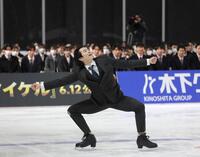 新入社員代表として演技する島田高志郎（撮影・西岡正）