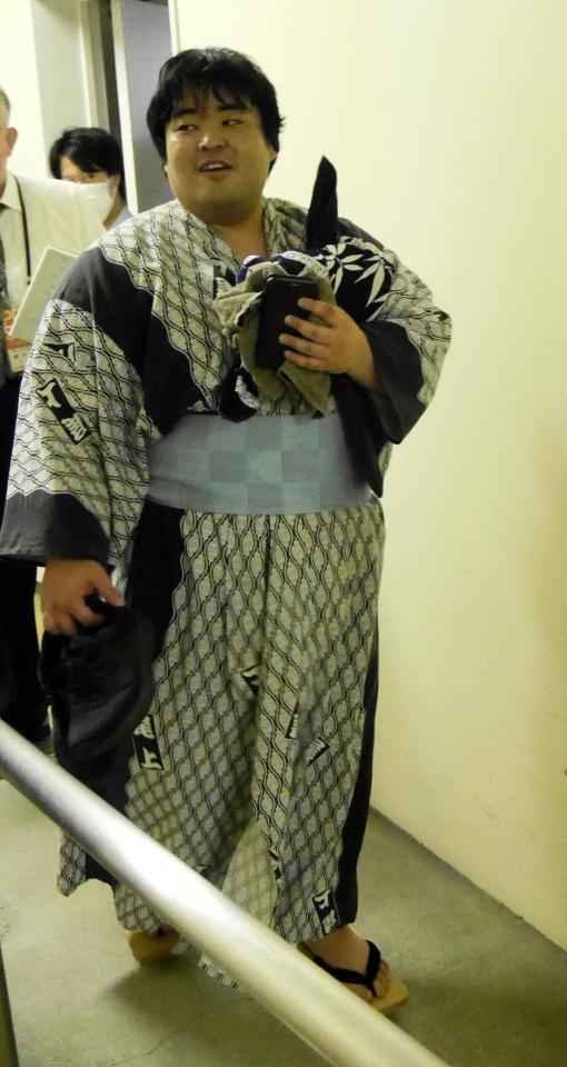 検査を終え引き揚げる宇座寿音