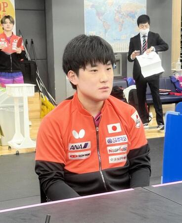 取材に応じる張本智和
