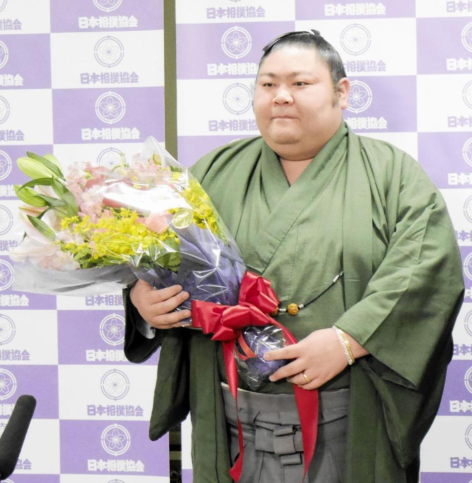 引退会見を行った剣翔