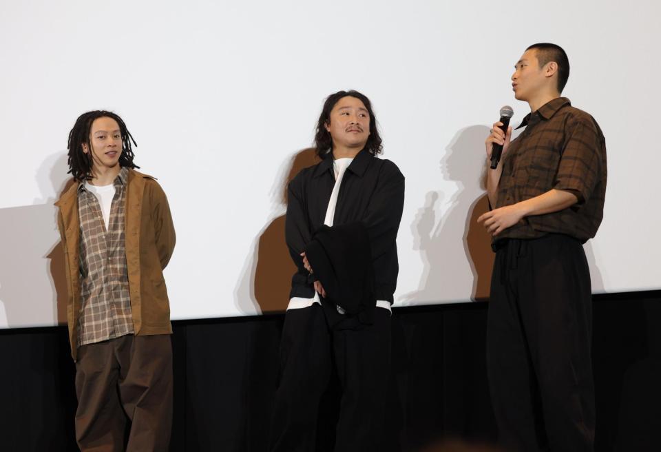 イベントに登場した（左から）平野歩夢、平野英樹、平野海祝＝東京・丸の内ピカデリー（撮影・西岡正） 