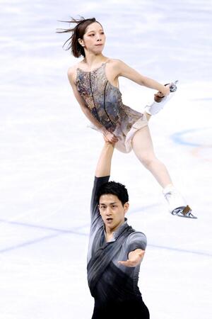 　ミラノ・コルティナ冬季五輪フィギュアスケートのペアで日本勢初の金メダルを獲得した「りくりゅう」こと、三浦璃来（上）、木原龍一組＝２月、イタリア・ミラノ（共同）