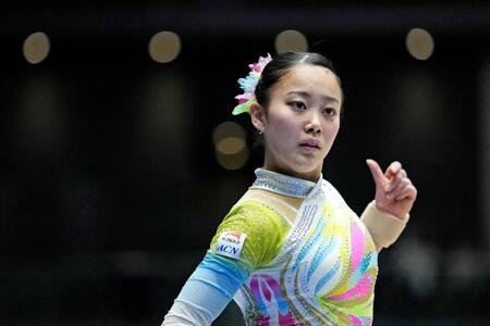 女子個人総合で初優勝した西山実沙の床運動