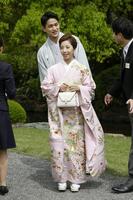 「りくりゅう」三浦璃来（手前）と木原龍一（提供・共同通信社）