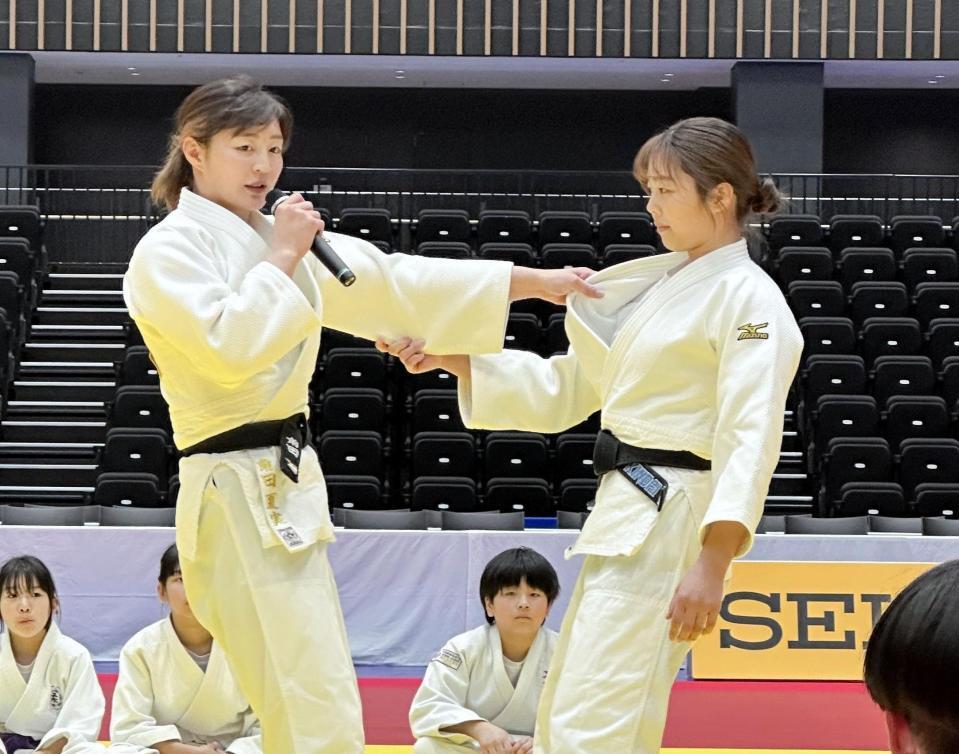 講師として参加した角田さん（左）