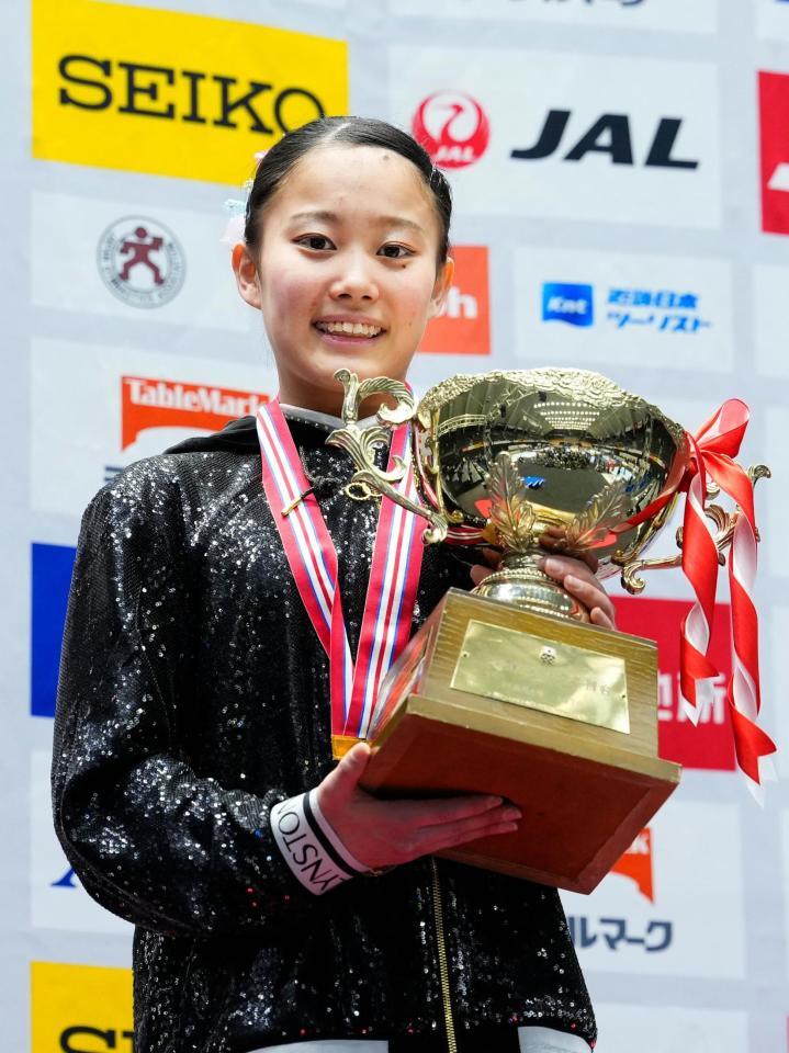 女子個人総合で初優勝した西山実沙